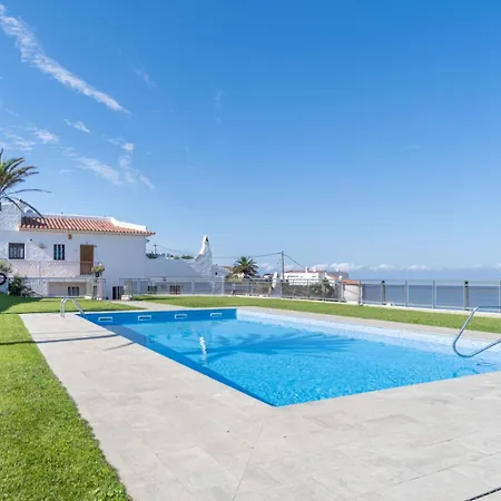 Holiday home Maison Avec Piscine Commune Et Vue *
